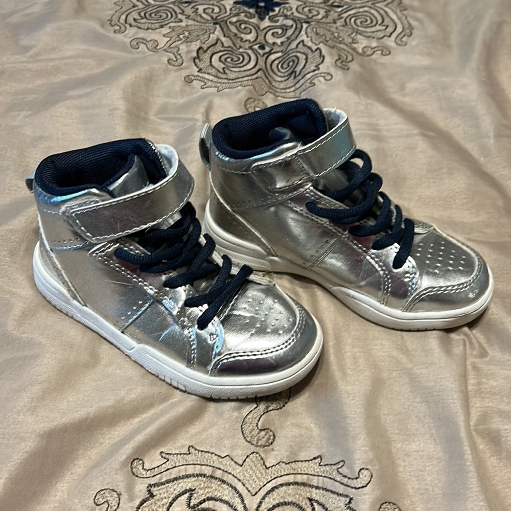 H&M brand toddler boy 8.5 shoes